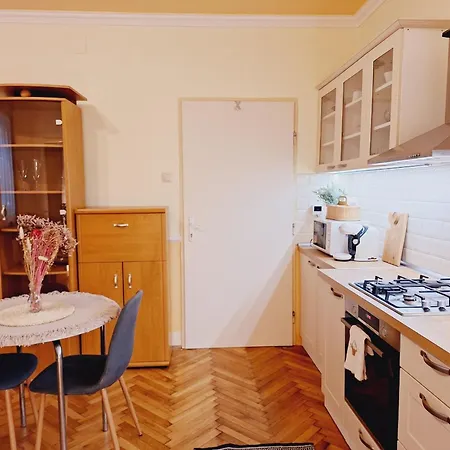 Middletown No 1, Self Check-in 24 H